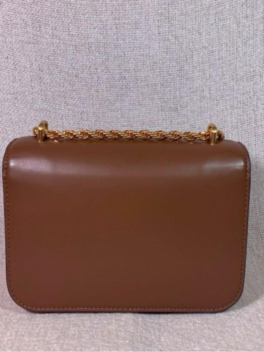 Tory Burch Eleanor Bag, Classic Tan Color & Stylish Gold Chain Strap - Picture 6 of 8
